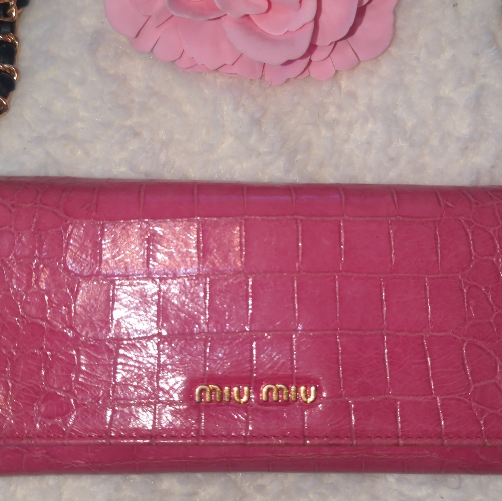 Miu Miu Authentic Pink Patent Leather Croc-Embossed Chain Wallet Luxury - Picture 3 of 10